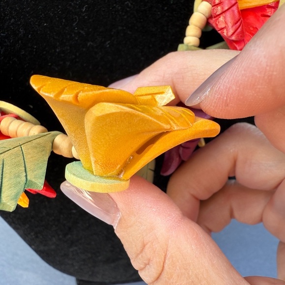 Stunning Tropical Hibiscus Floral Statement Necklace - Handcarved Wood - Picture 6 of 17